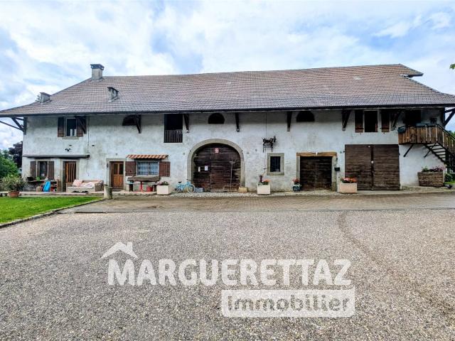 Ensemble immobilier sur 4000m² à Bonne 490m² Bonne