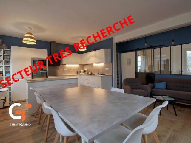 ENSEMBLE IMMOBILIER SUR LE FRONT DE MER DE POURVILLE SUR MER