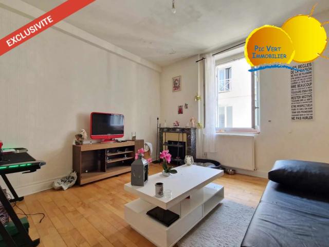Ensemble immobilier T6 libre avec commerce