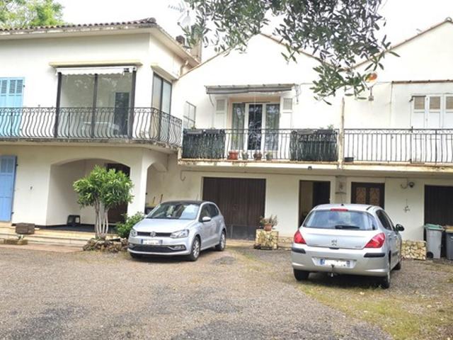 Ensemble immobilier T11 de 279 m2 avec garage, caves et hangar sur 816 m2 de terrain