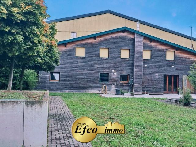 Ensemble immobilier 240m2maison principale et 2200m2 d'entrepôt sur 9500 m2 à Dietwiller