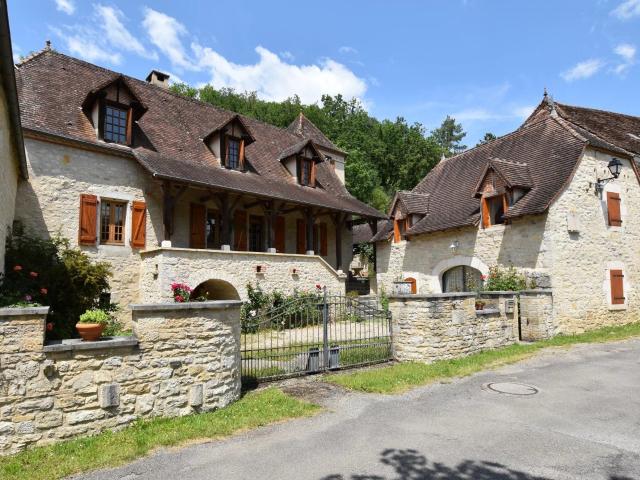 Ensemble immobilier, 200 m² habitables, Maison, Gîte, Piscin. 201m² Boissières