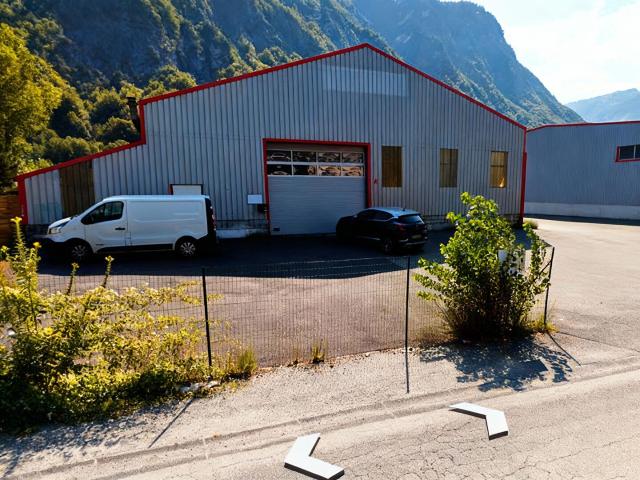 Ensemble Immobilier 350 m2 350m² Lacourt Saint Pierre