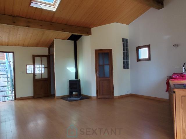 Ensemble immobilier 3 logements, cour, garage et et terrasse avec vues