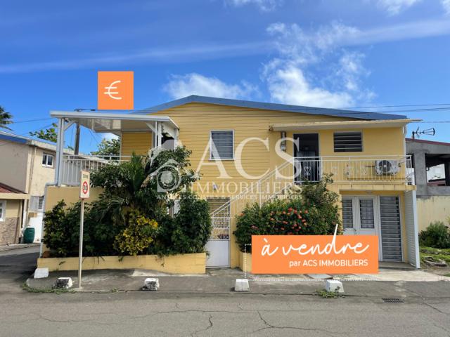 Ensemble immobiliers de trois appartements Bourg VAUCLIN