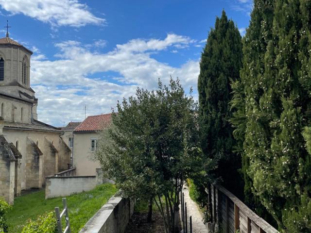 Ensemble: maison de bourg de 161 m2 et appartement indépend