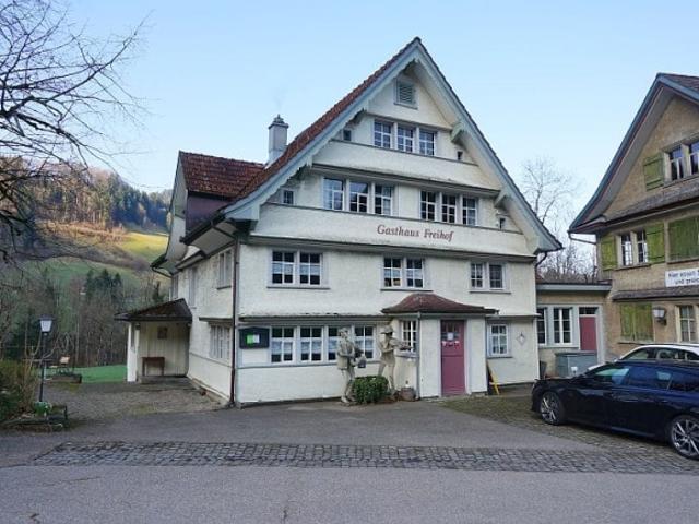 Ensemble mit Gasthaus, 2 Wohnungen & Scheune in Nesslau kaufen