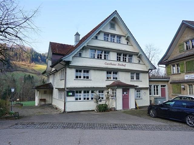 Ensemble mit Gasthaus, 2 Wohnungen & Scheune in Nesslau kaufen