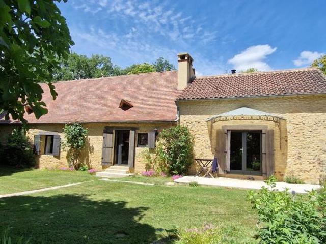 Ensemble périgordin rénové, ses deux roulottes et terrain de plu