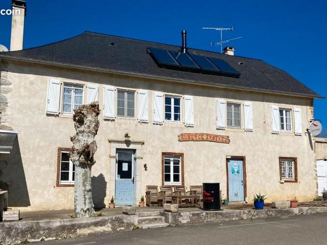 Ensemble restaurant, maison et gîte