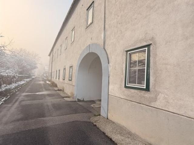 Entwicklungsfähige Liegenschaft mit historischem Arbeiterhaus