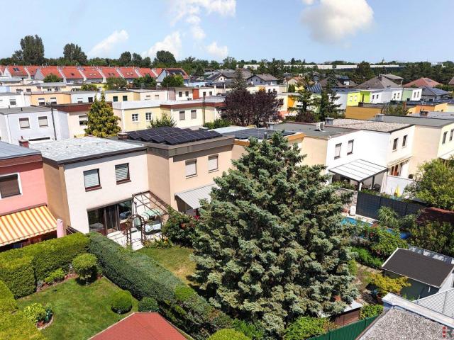 ENTZÜCKENDES REIHENHAUS MIT VIEL POTENZIAL II SÜDSEITIGER GARTEN MIT TERRASSE II RUHIGE SIEDLUNGSLAGE II GROSSER KELLER MIT KÜCHE UND BAD II LINDENWEG SIEDLUNG