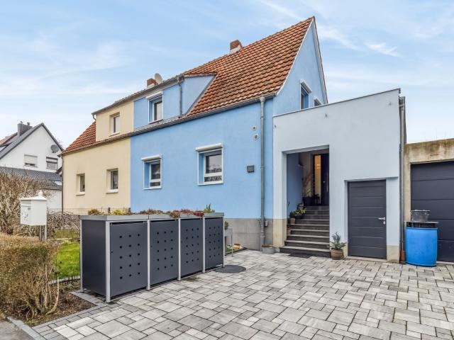 ENTDECKEN SIE IHR WOHNGLÜCK modernisierte Doppelhaushälfte mit 100 m² Ausbaupotenzial