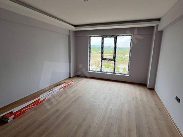 Şentepe sol tarafta satılık 3 + 1 orta kat daire