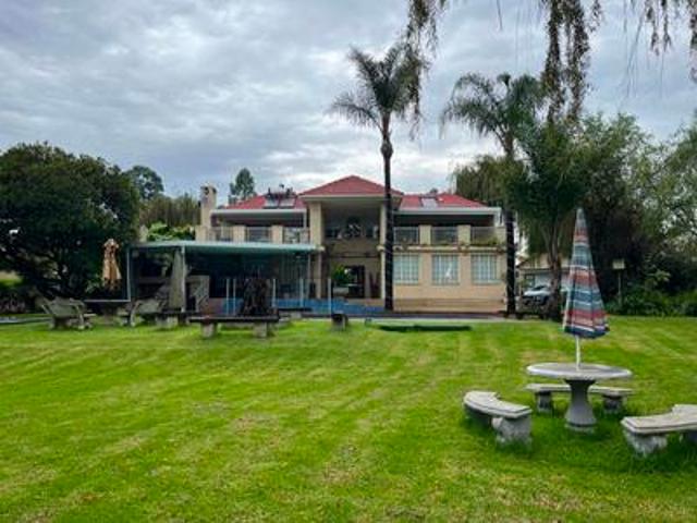 entertainers home in glen austin wit.