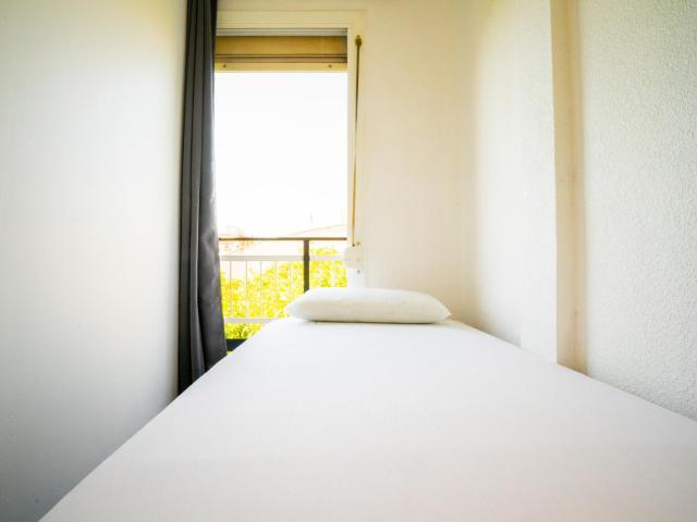 Enticing single bedroom next to Sants neighbourhood