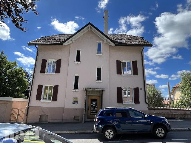 Entièrement rénové 4 pièces dans un quartier.