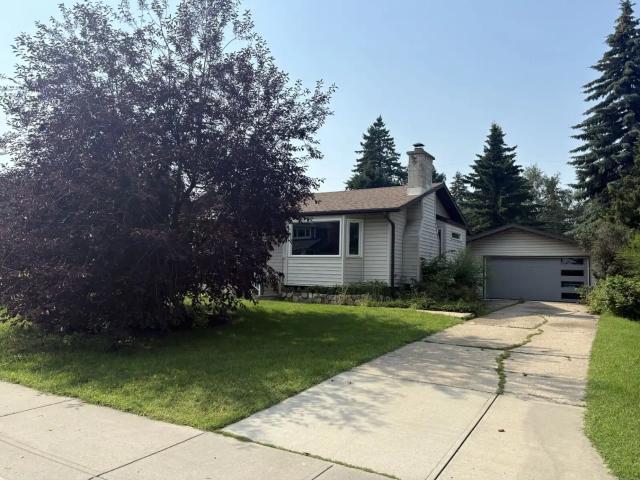 Entire 4 bedroom Pet Friendly Bungalow