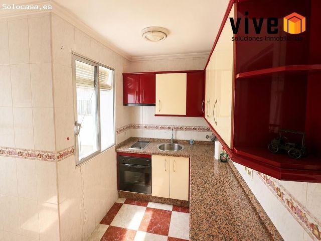 ¡Entra a vivir desde el primer día o invierte con gran potencial! Piso de tres dormitorios con ascen