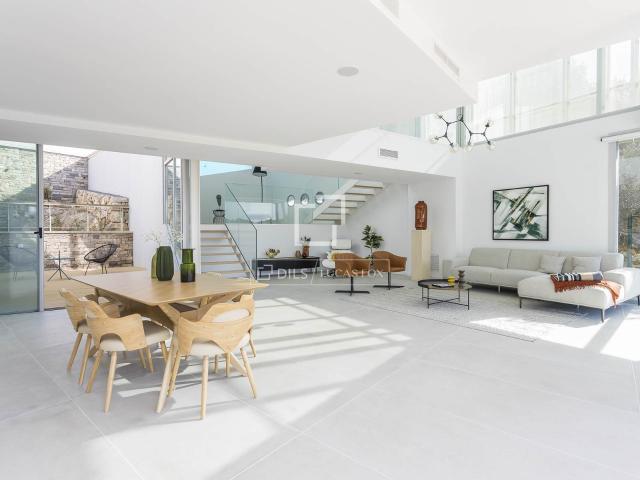 Entramos a esta exquisita vivienda por unas escaleras que co. 513m² Sitges