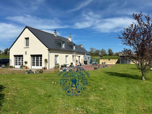 Entre VALOGNES et ST SAUVEUR LE VTE, pavillon en bon état, avec un grand jardin