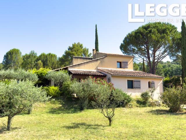 Entre village et nature maison avec piscine et gîte indépendant