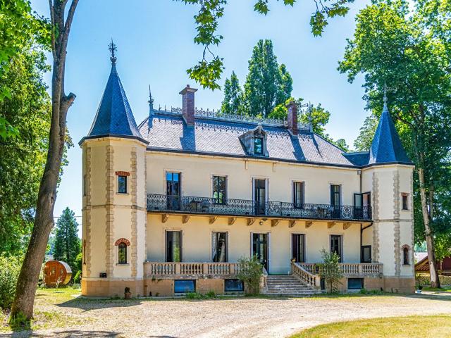 Entre Ville Et Vignobles, Dans L'écrin Préservé Du Château D. 264m² Chalon sur Saône