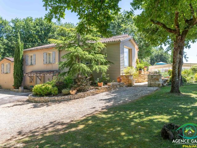 Entre Villefranche du Périgord et Fumel, tout là haut dans l. 264m² Cuzorn