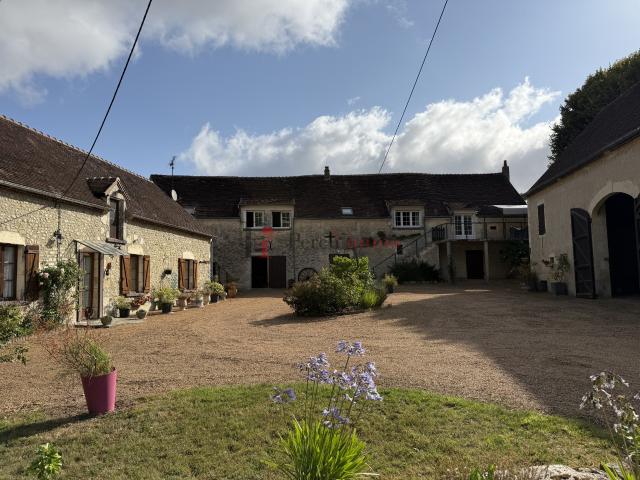 ENTRE BELLÊME ET NOGENT LE ROTROU CORPS DE FERME AVEC DEUX LOGEMENTS