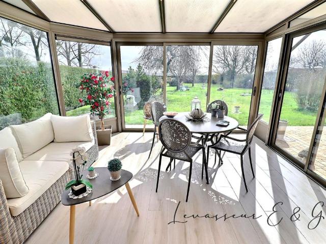 Entre Bresles et Beauvais 60510 Pavillon sur sous sol total sans travaux 3 chambres sur 1672m²