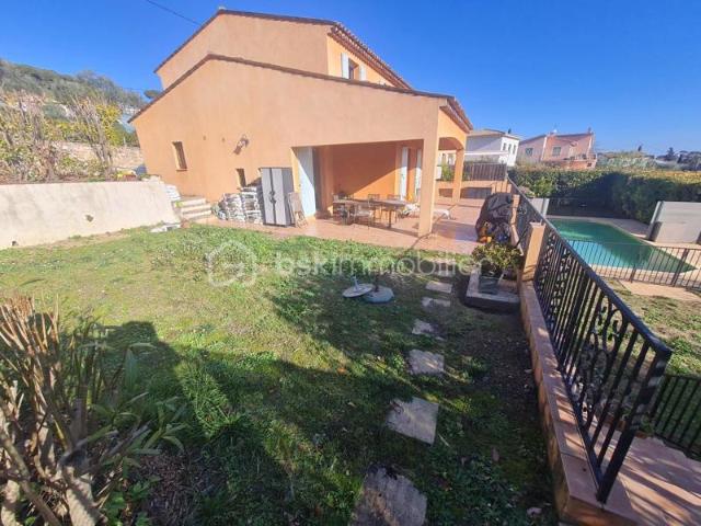 ENTRE CANNES ET ANTIBES – MAISON 5 PIÈCES DE 114 M² – 80 M² D’ANNEXES – PISCINE