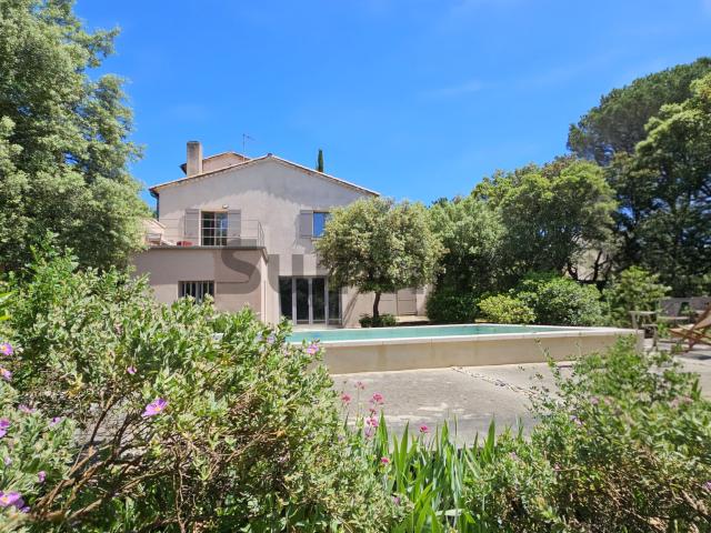 Entre charme et confort: villa avec piscine dans un coin de garrigue de 1880m2
