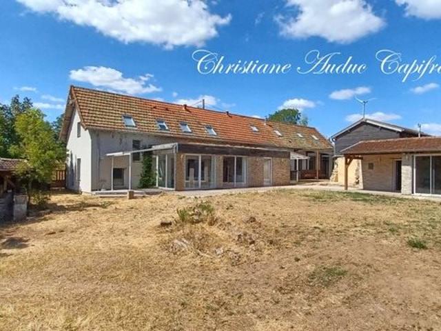 Entre Cluny et Charolles, vaste propriété de 250 m², sur ter. 247m² Suin