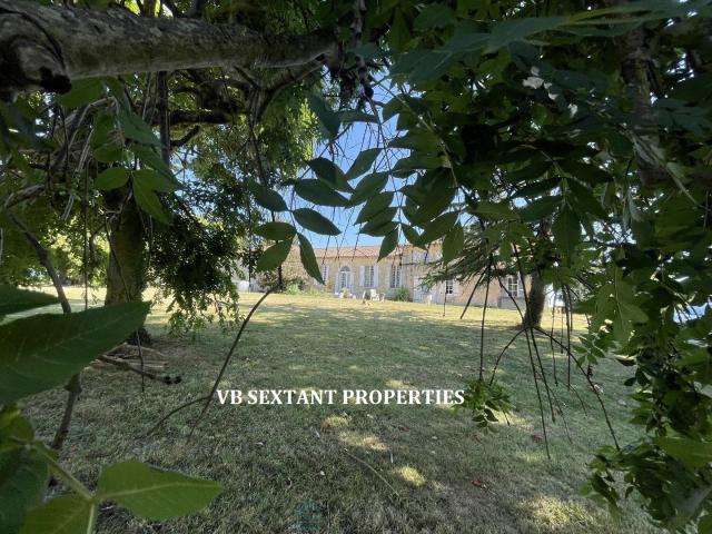 Entre Deux Mers, Domaine 2,5 hectares avec Belle demeure de charme et dépendances