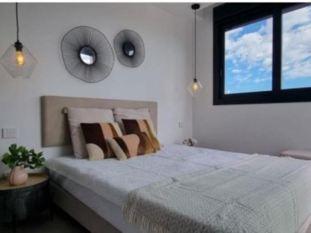 Entre el golf y el Mediterráneo: villa de 5 dormitorios con vistas al mar