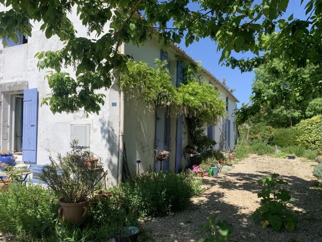 Entre estuaire et campagne, authentique propriété charentais