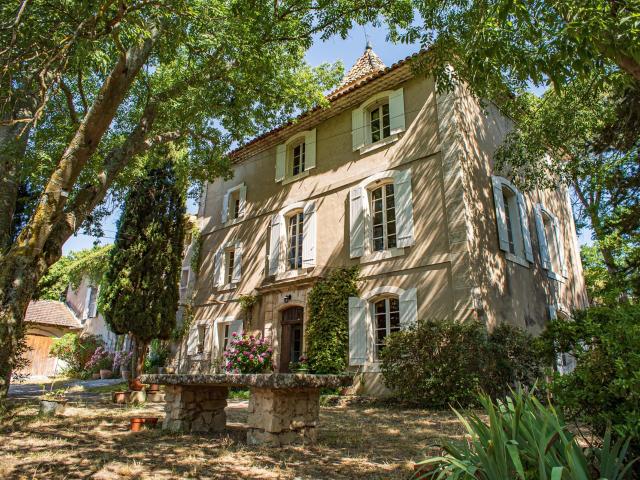Havre de paix à à rénover: demeure, bois et oliviers 376m² L'Isle sur la Sorgue