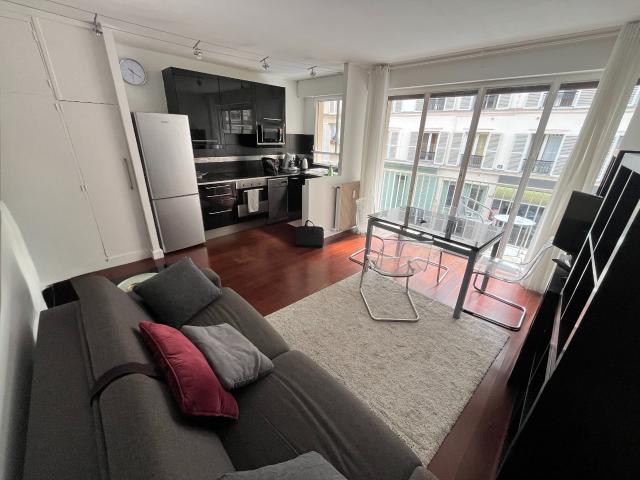 Entre le MoVaneau et le MoDuroc Studio de 29.50m2 avec balcon / en parfait état