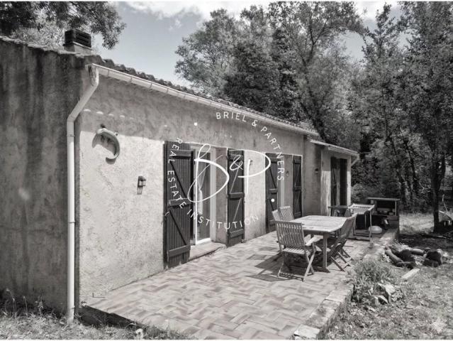 Entre Lorgues et Le Thoronet, Maisonnette 2 chambres au bord de la riviere