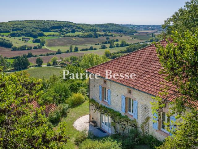 Entre Lot et Tarn et Garonne, dans un paysage vallonné, un e. 323m² Tréjouls