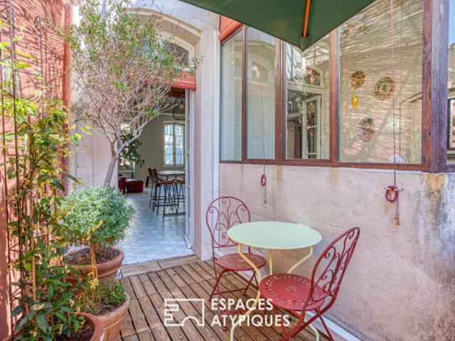 Entre lumière et terrasse, un refuge dans les remparts