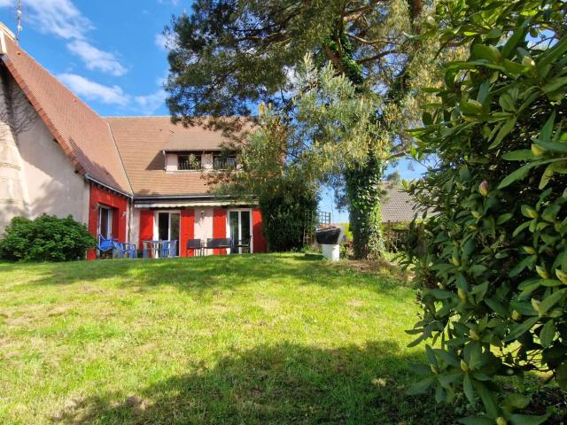 Entre MAINTENON et CHARTRES: Pavillon familial de 157 m²