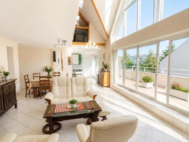 Entre maison et appartement: un duplex d’exception avec grande terrasse