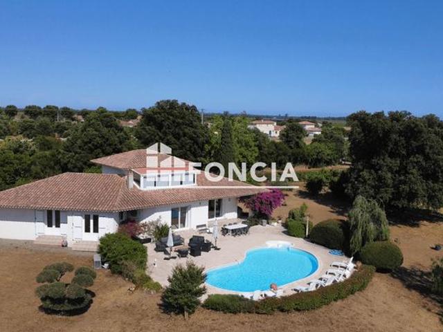 Entre mer et montagne, élégante villa T5 de 167 m² avec piscine sur 2 722 m² de terrain constructible