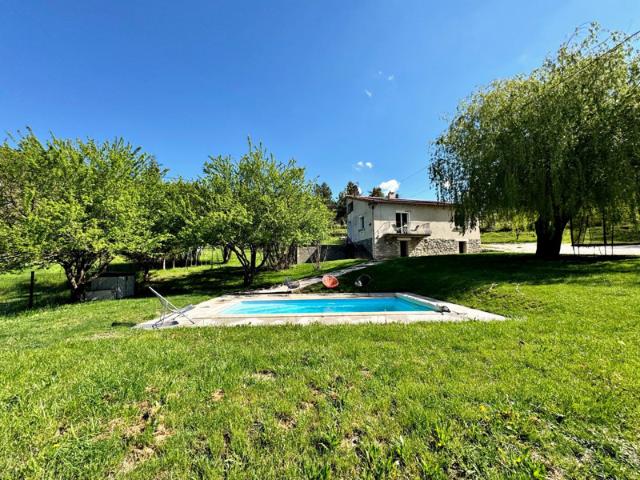 Entre mer et montagne: maison avec piscine, grand terrain et pa