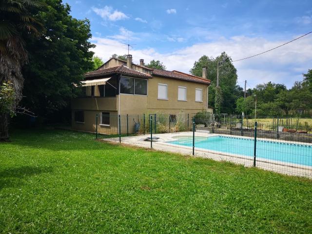 Entre Mirande et Auch, Gers: maison actuellement comprenant. 200m² L'Isle de Noé