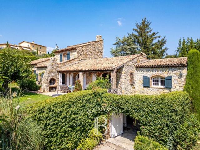 Entre Mougins et Valbonne Villa de charme en pierre