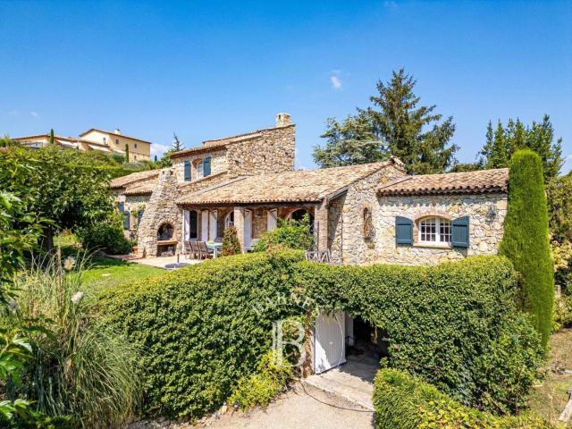 Entre Mougins et Valbonne Villa de charme en pierre