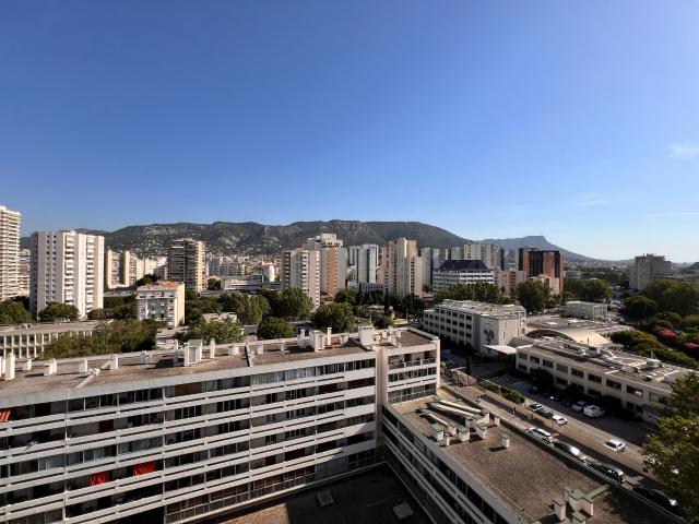 Entre Mourillon et centre ville T4 de 91 m2 avec vue dominante