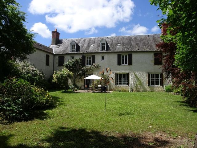 Entre Nevers et Moulins, au centre d'une petite ville de 182. 396m² Saint Pierre le Moûtier